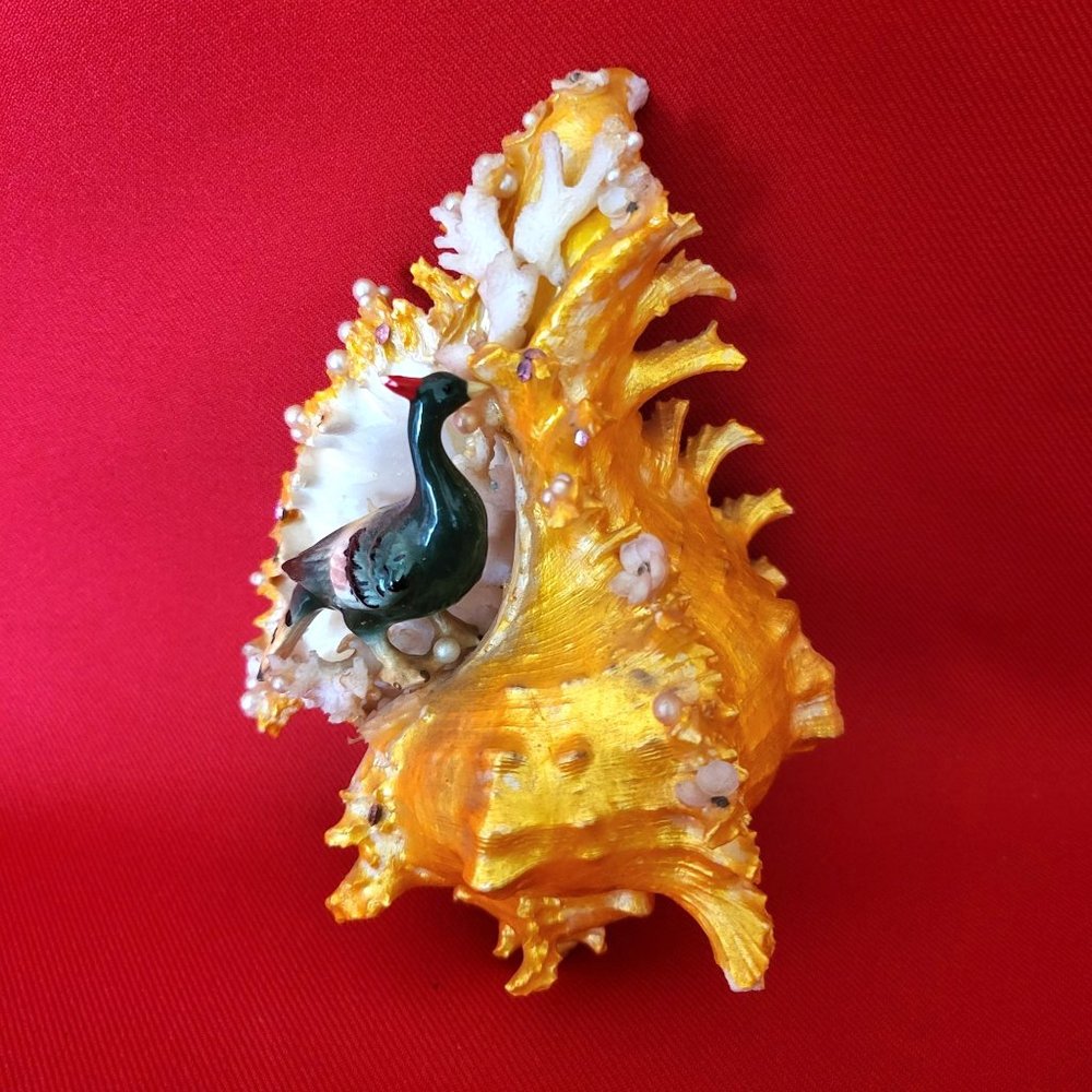 Bird Standing on Sea Shell Table Decor